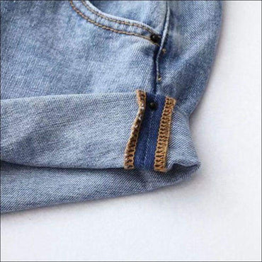 High-waisted Solid Color Turnup Loose Pattern Denim Shorts