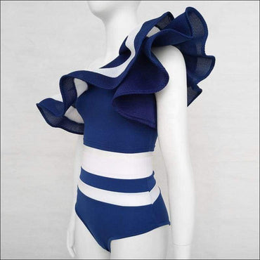 One-shoulder Color Blocking Wavy Top Slim Shorts Set