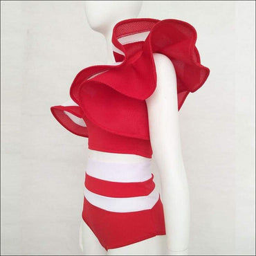 One-shoulder Color Blocking Wavy Top Slim Shorts Set