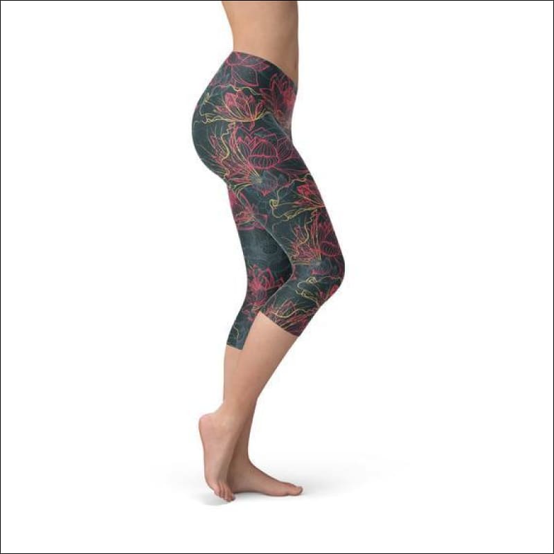 Womens Floral Lotus Capri Leggings - Leggings
